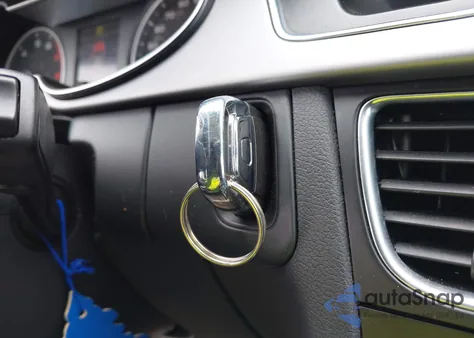 2013 Audi A4 2.0T Premium z USA, uszkodzony, nr VIN WAUFFAFL4DN027143